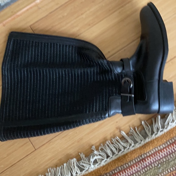 Aquaria Boots - Picture 5 of 5